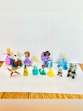 Disney Princess Assorted Mini Figures Lot(14) & More Read Cake Toppers